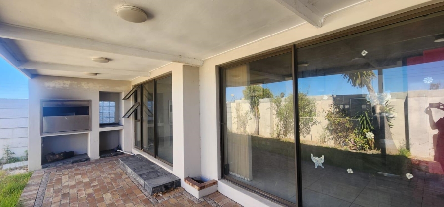 To Let 5 Bedroom Property for Rent in Parklands North Western Cape